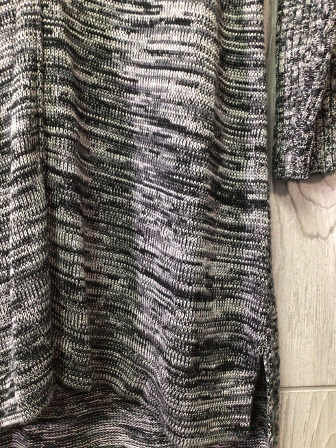 cable & gauge Sweater Size Medium New